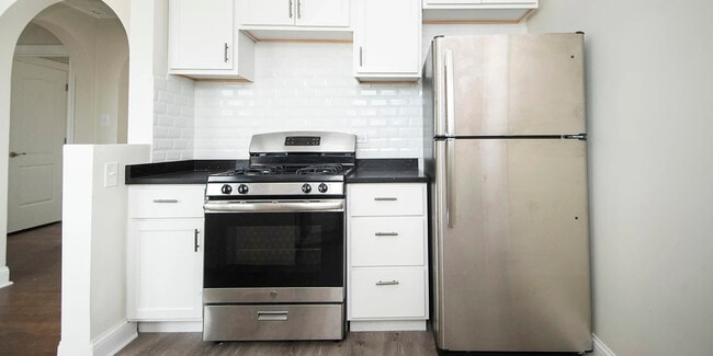 Building Photo - 910 Green Bay Rd