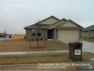 Building Photo - 905 Accipiter St