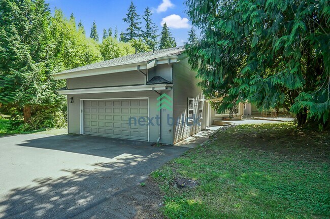 Building Photo - Beautiful home with  5 bedrooms, 4 bathroo...
