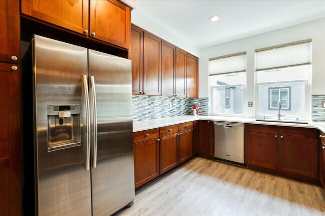 Building Photo - 303 Bautista Pl