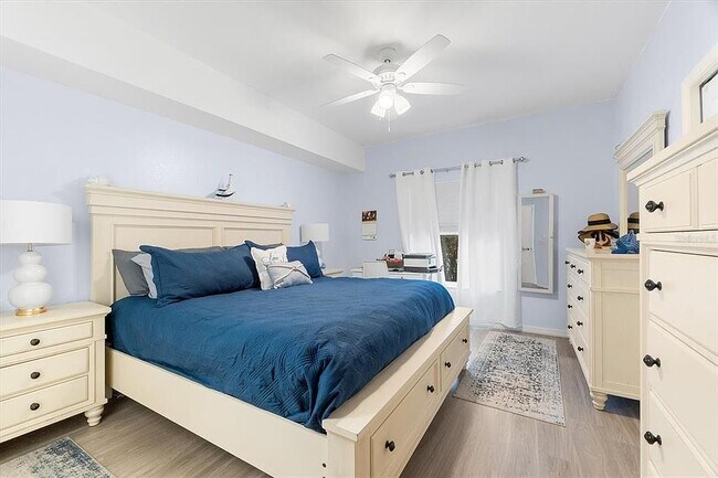 Master bedroom with ensuite bathroom - 5168 Northridge Rd