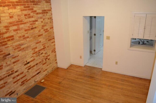 Building Photo - 2727 Dillon St