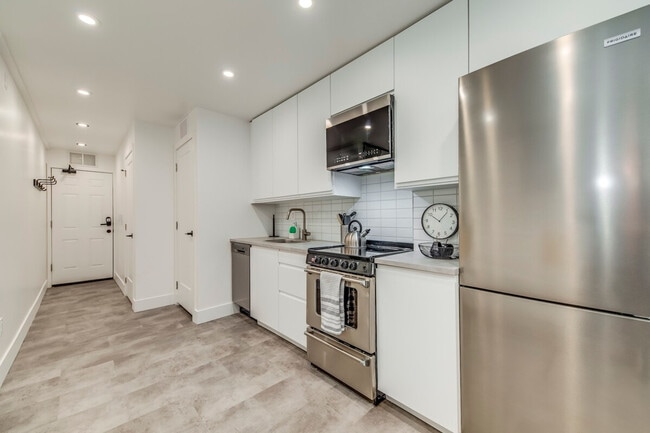 Building Photo - 115 Manning Ave