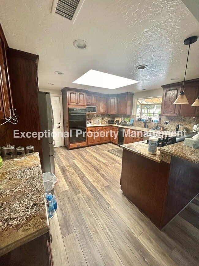 Foto del edificio - 3 bed 2 bath single story pool home