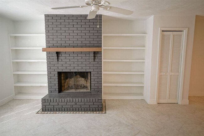 Building Photo - 1502 Pullen Rd