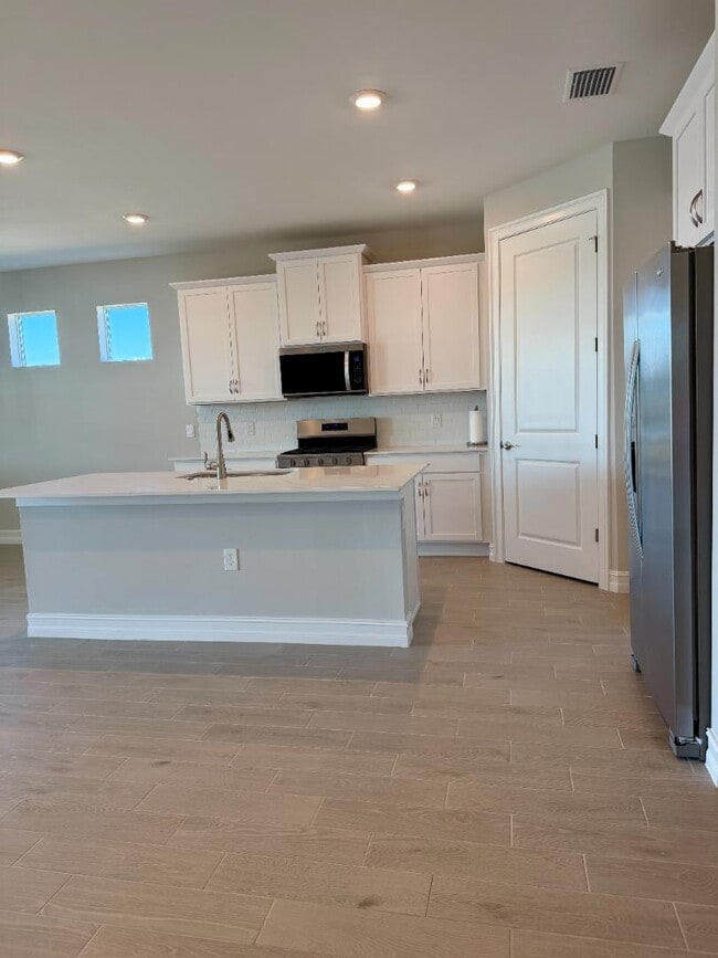 Building Photo - 17827 Shade Tree Loop