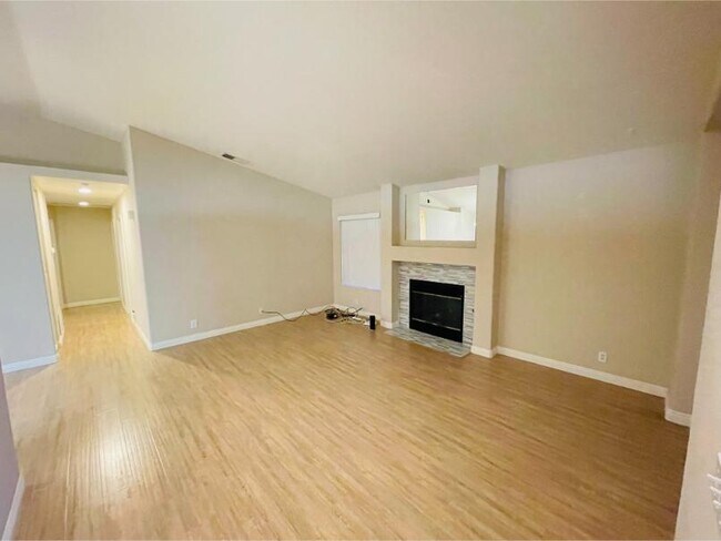 Building Photo - 23702 Canyon Oak Dr