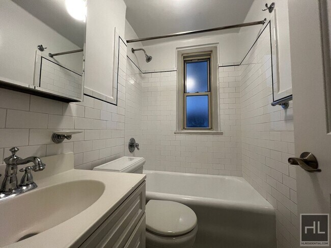 Foto del edificio - EAST 10 STREET