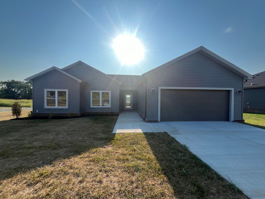 Primary Photo - Three bedroom new construction home close ...