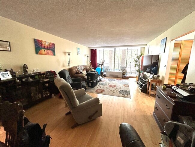 Foto del edificio - 99 Pond Ave