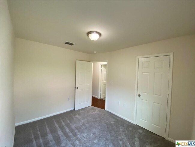 Building Photo - 149 Eagle Dr