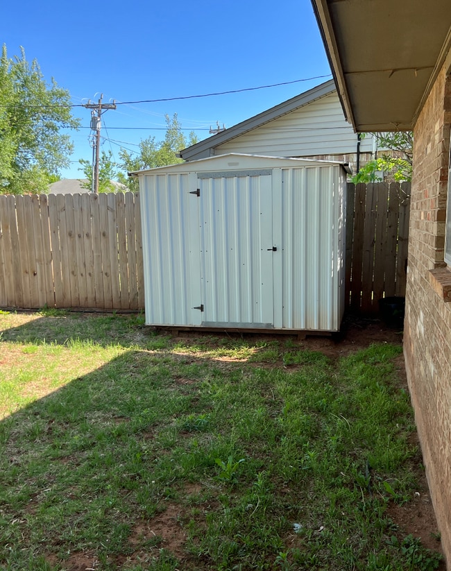 Foto del edificio - 722 S Meadow Ln