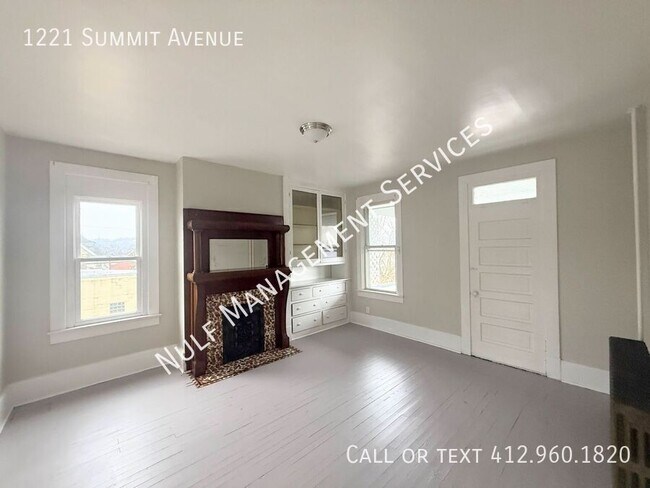 Building Photo - 1221 Summit Ave