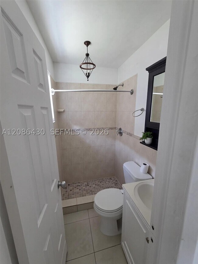Foto del edificio - 5731 Flagler St