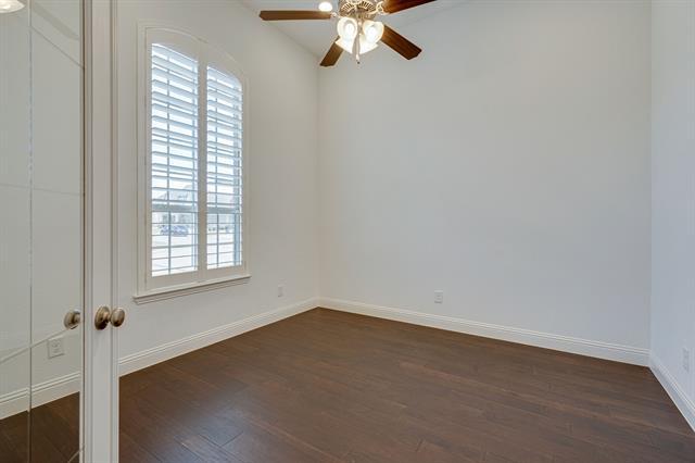 Building Photo - 9001 Violet Dr