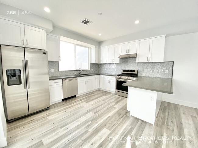 Building Photo - 21925 De La Osa St Woodland Hills CA 91364