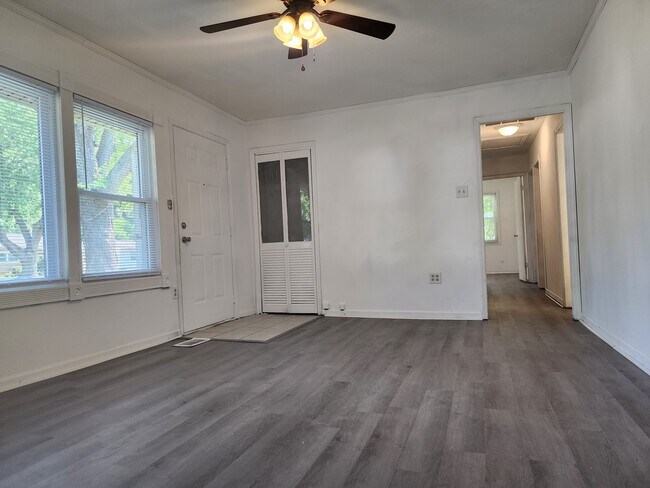 Building Photo - 5856 Mayville Dr