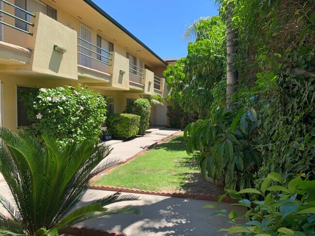 Foto del edificio - 7244 Vassar Ave