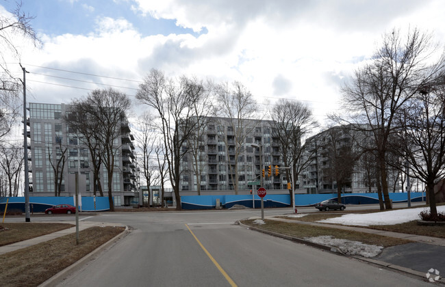 Building Photo - Bluwater Condominiums