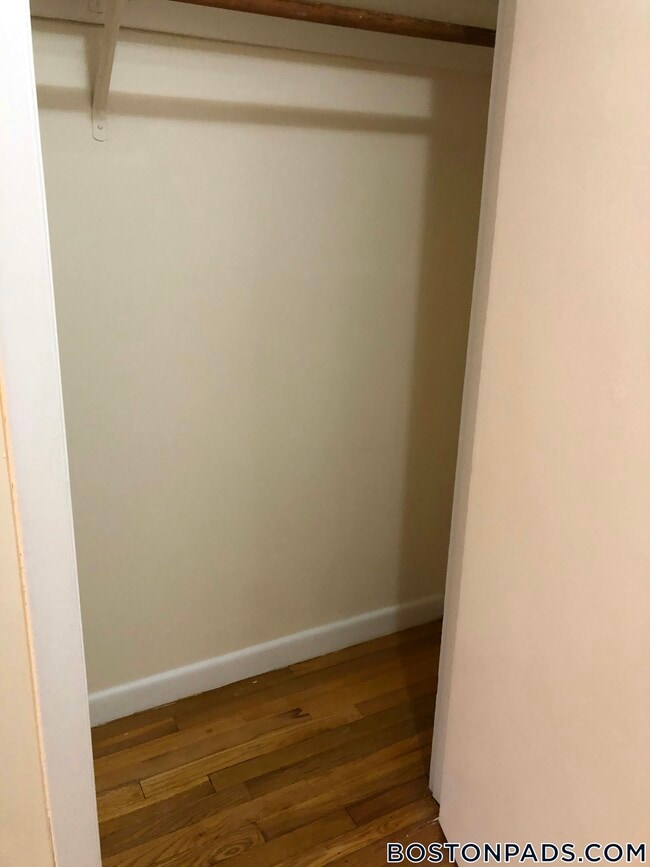 Foto del edificio - 122 Dustin St