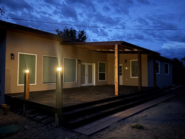 Building Photo - 86 Camino De La Acequia Madre