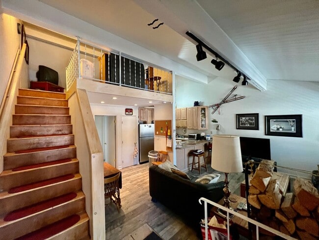 Building Photo - Fully Furnished 1-Bedroom Loft – Sierra Ma...