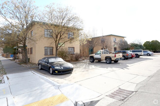 Building Photo - 1404 Silver Ave SW