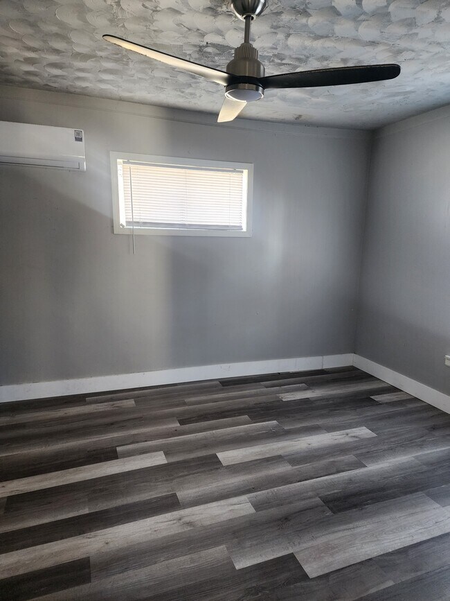 Foto del edificio - 2404 E Randolph Ave