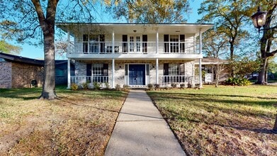 Building Photo - 347 Forest Lake Dr