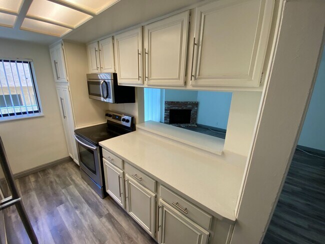 Building Photo - 1444 Centinela Ave