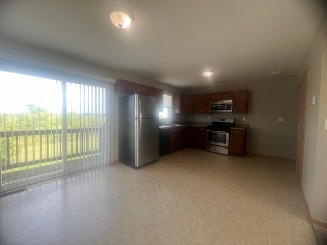 Foto del edificio - 128 Robinson Ave