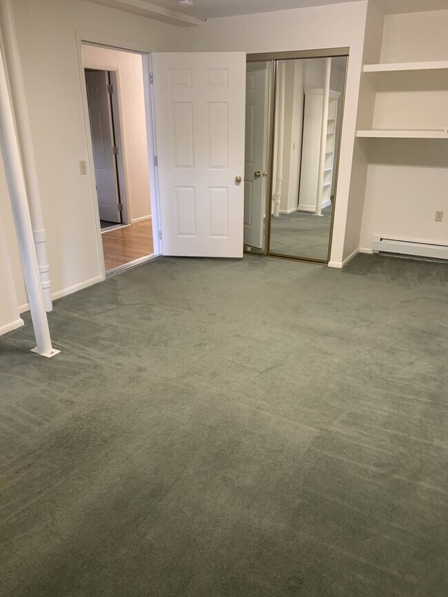 Foto del edificio - *UTILITIES INCLUDED!* Two Bedroom Apartmen...