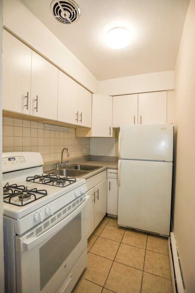 Foto del edificio - 561 W Cornelia Ave