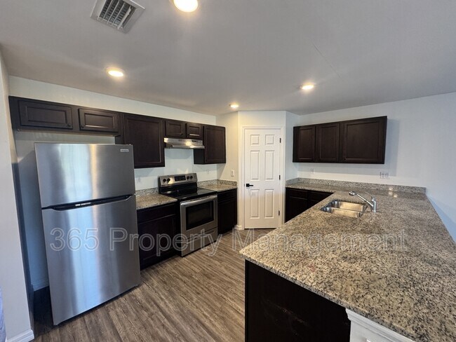 Foto del edificio - 1195 Highlands Rd