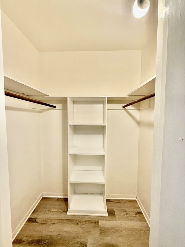 Building Photo - 6401 Skyline Dr