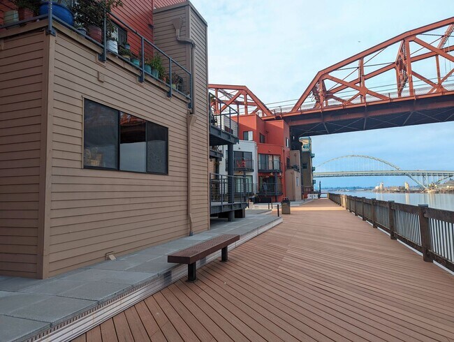 Foto del edificio - Stunning Downtown Condo with River Views, ...