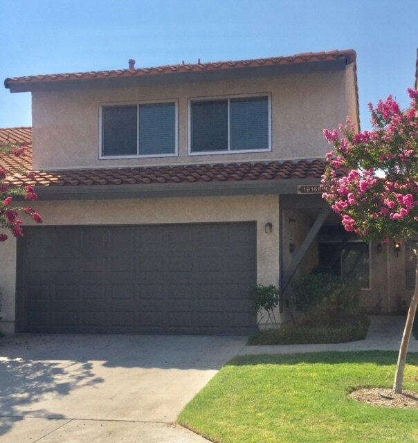 Two Story townhouse with garage - 19168 Lahey St