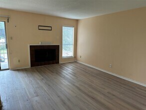 Building Photo - 9350 Country Creek St