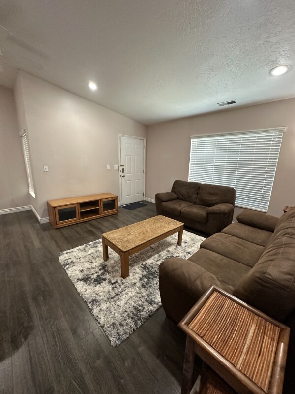 Foto del edificio - 1559 Riverside Ave