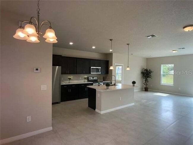 Building Photo - 333 Shad Way
