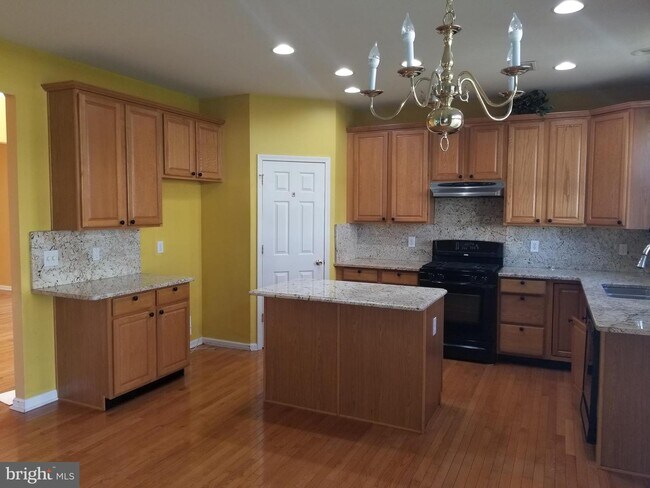 Foto del edificio - 409 Ruby Rd