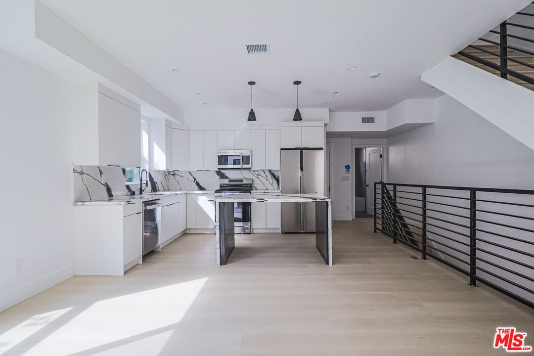 Primary Photo - 11814 Gilmore St