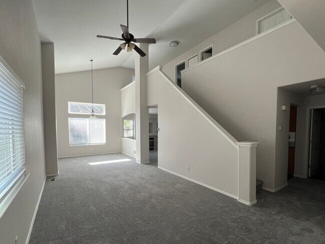 Foto del edificio - Spacious 4 Bedroom House in Firestone Avilable August!
