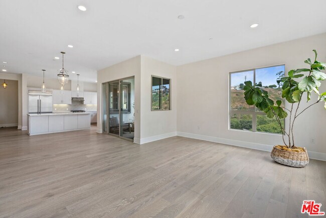 Building Photo - 12705 Bluff Creek Dr