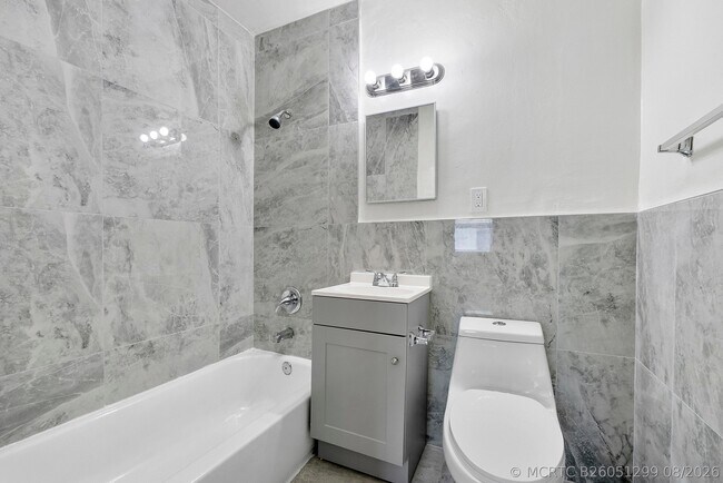 Foto del edificio - 515 NE 150th St