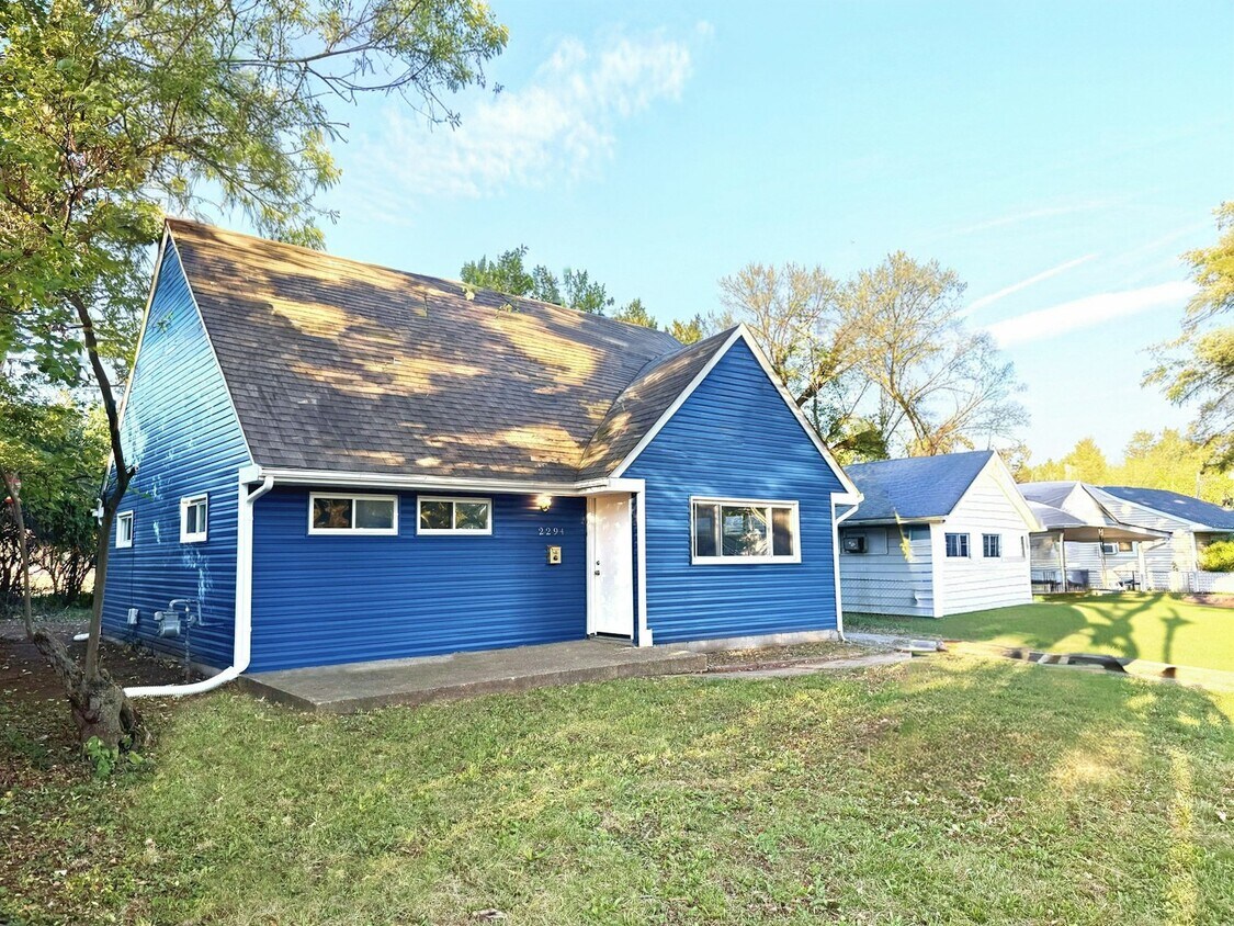 Foto principal - 2294 Minnesota Ave