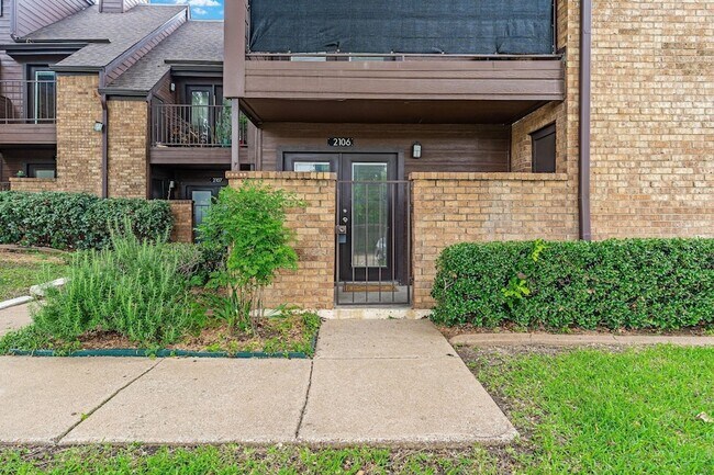 Foto del edificio - 1712 Baird Farm Cir