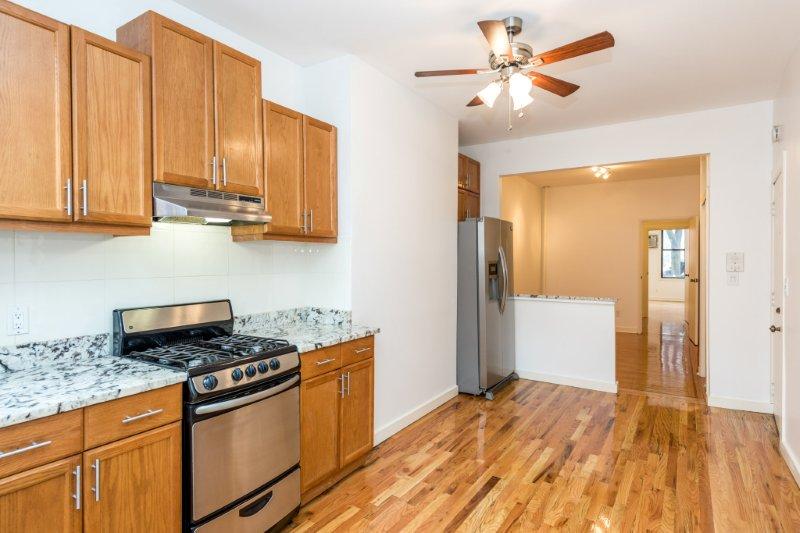 Primary Photo - 583 Meeker Ave