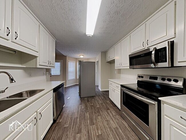 Building Photo - 928 Elijah Way
