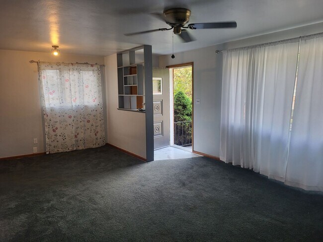 Foto del edificio - 3 bedroom, 1.5 bath ranch in Penn Hills!